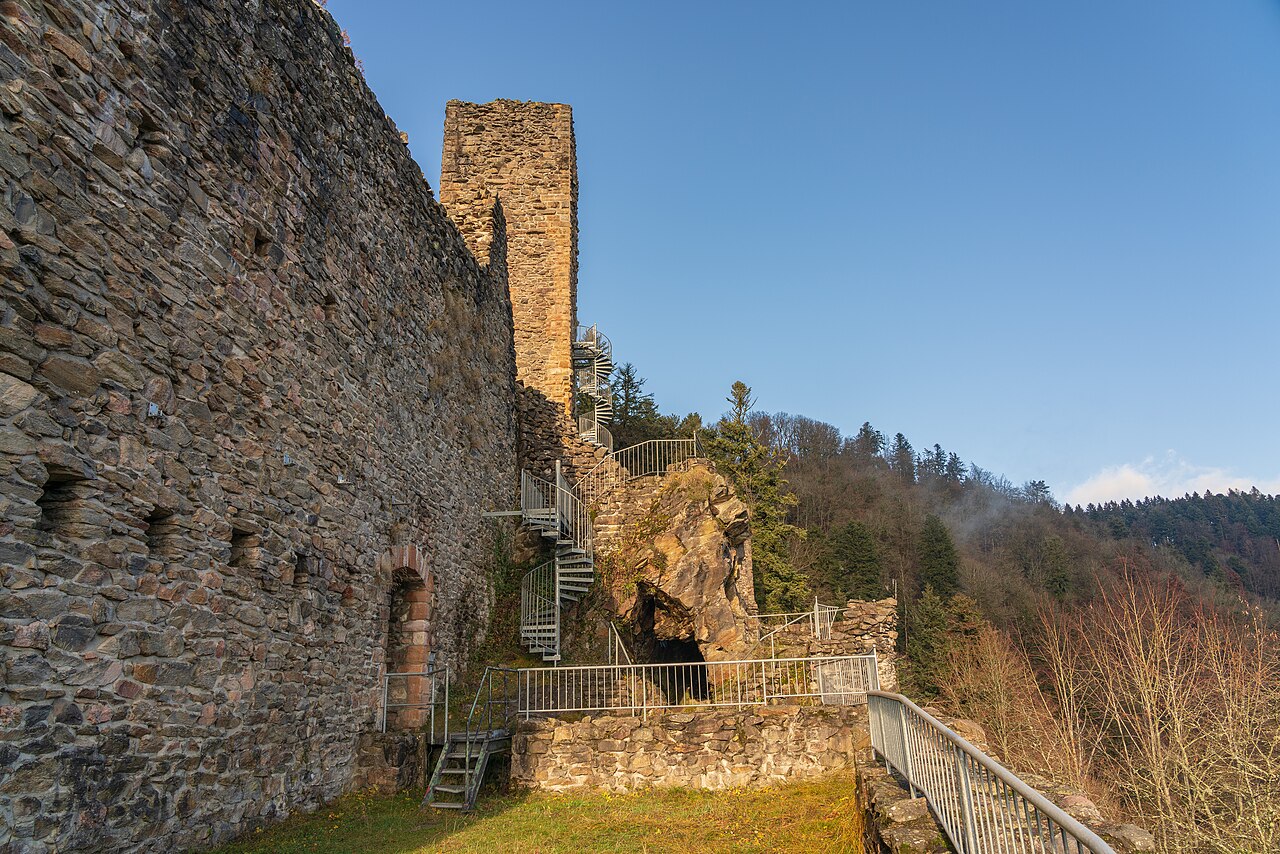 Untersicht einer Burgruine
